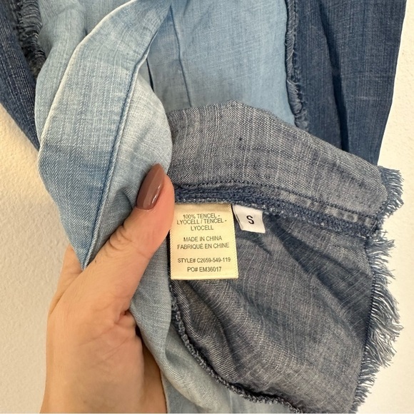 Cloth & Stone Chambray Sleeveless Tank Top Open Back Blue Colorblock Size Small - Picture 9 of 9